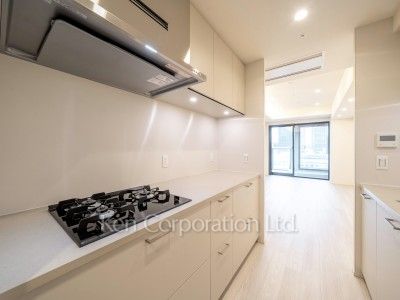 Kitchen ※Photo of the same layout on 10 floor. Decoration and fixture may differ.
