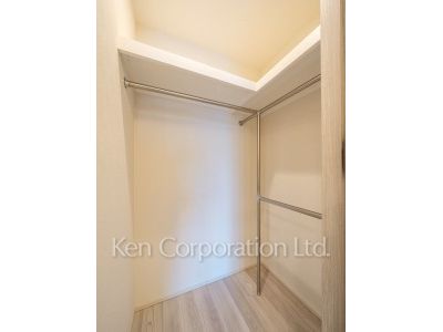 Closet ※Photo of the same layout on 10 floor. Decoration and fixture may differ.