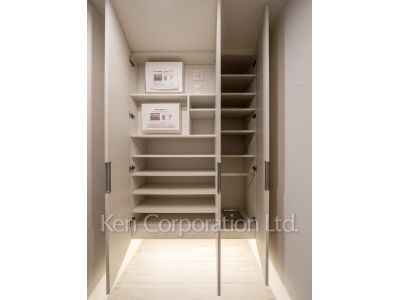 Closet ※Photo of the same layout on 10 floor. Decoration and fixture may differ.