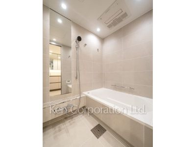 Bath ※Photo of the same layout on 10 floor. Decoration and fixture may differ.