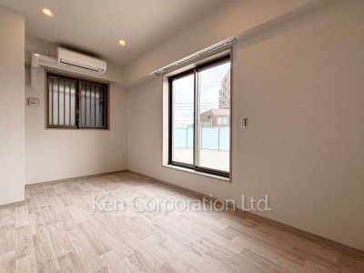Master Bedroom ※Photo of the same layout on 3 floor. Decoration and fixture may differ.