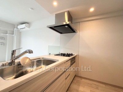 Kitchen ※Photo of the same layout on 3 floor. Decoration and fixture may differ.