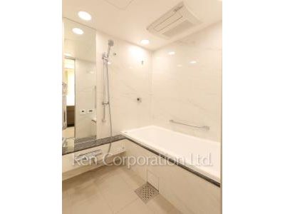 Bath ※Photo of the same layout on 6 floor. Decoration and fixture may differ.