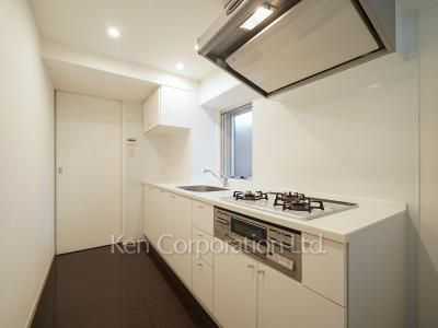 Kitchen ※Photo of the same layout on 1 floor. Decoration and fixture may differ.