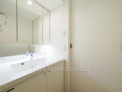 Powder Room ※Photo of the same layout on 1 floor. Decoration and fixture may differ.