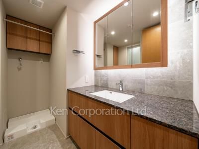 Powder Room ※Photo of the same layout on 2 floor. Decoration and fixture may differ.