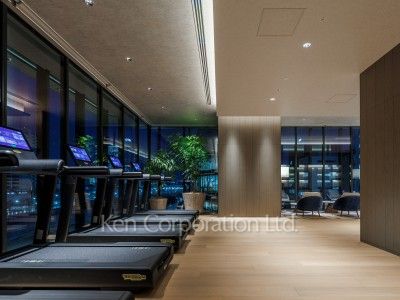 FITNESS & LOUNGE
