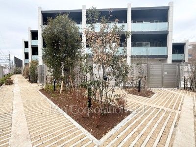  Courtyard/Greenery